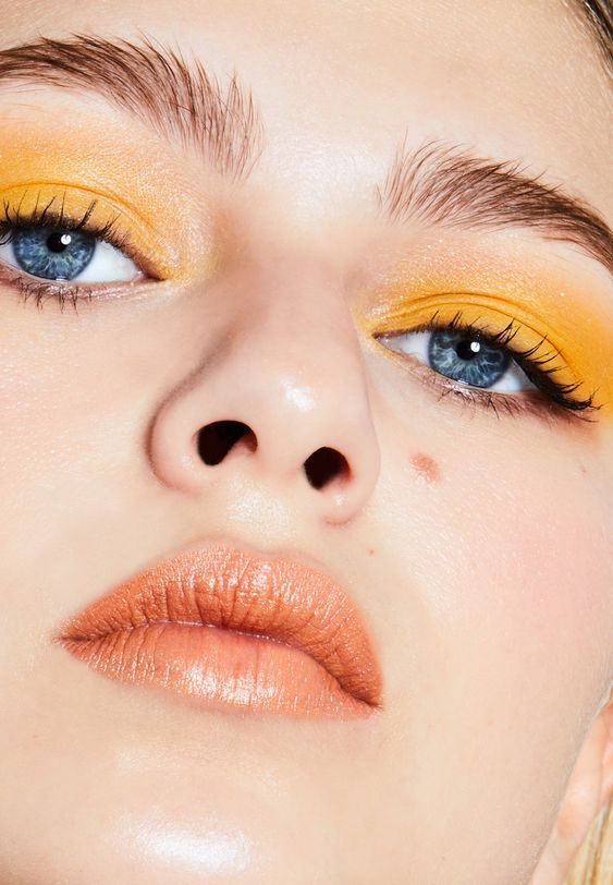 Maquiagem com a cor do ano Pantone: Amarelo