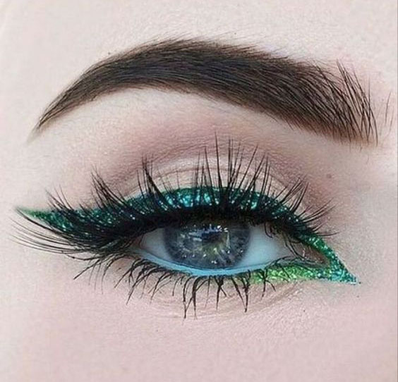 Maquiagem verde com glitter